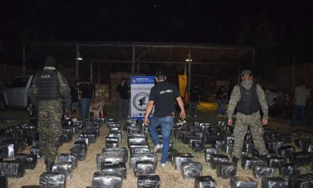 Unas tres toneladas de marihuana que estaban escondidas en una caja térmica fueron secuestradas durante un operativo realizado en una vivienda de Posadas Unas tres toneladas de marihuana que estaban escondidas en una caja térmica fueron secuestradas durante un operativo realizado en una vivienda de Posadas