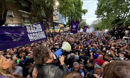 Javier Milei realizó una caravana de campaña en Tres de Febrero. Javier Milei realizó una caravana de campaña en Tres de Febrero.