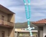 plegaria al cielo: lanzan desde italia un rosario de globos para argentina plegaria al cielo: lanzan desde italia un rosario de globos para argentina