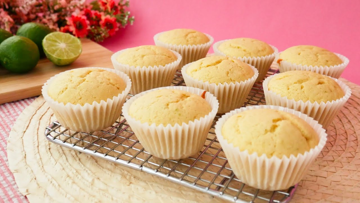 Los cupcakes de limón pueden hacerse rápidamente con la licuadora y salen igual de ricos que los tradicionales. Los cupcakes de limón pueden hacerse rápidamente con la licuadora y salen igual de ricos que los tradicionales.