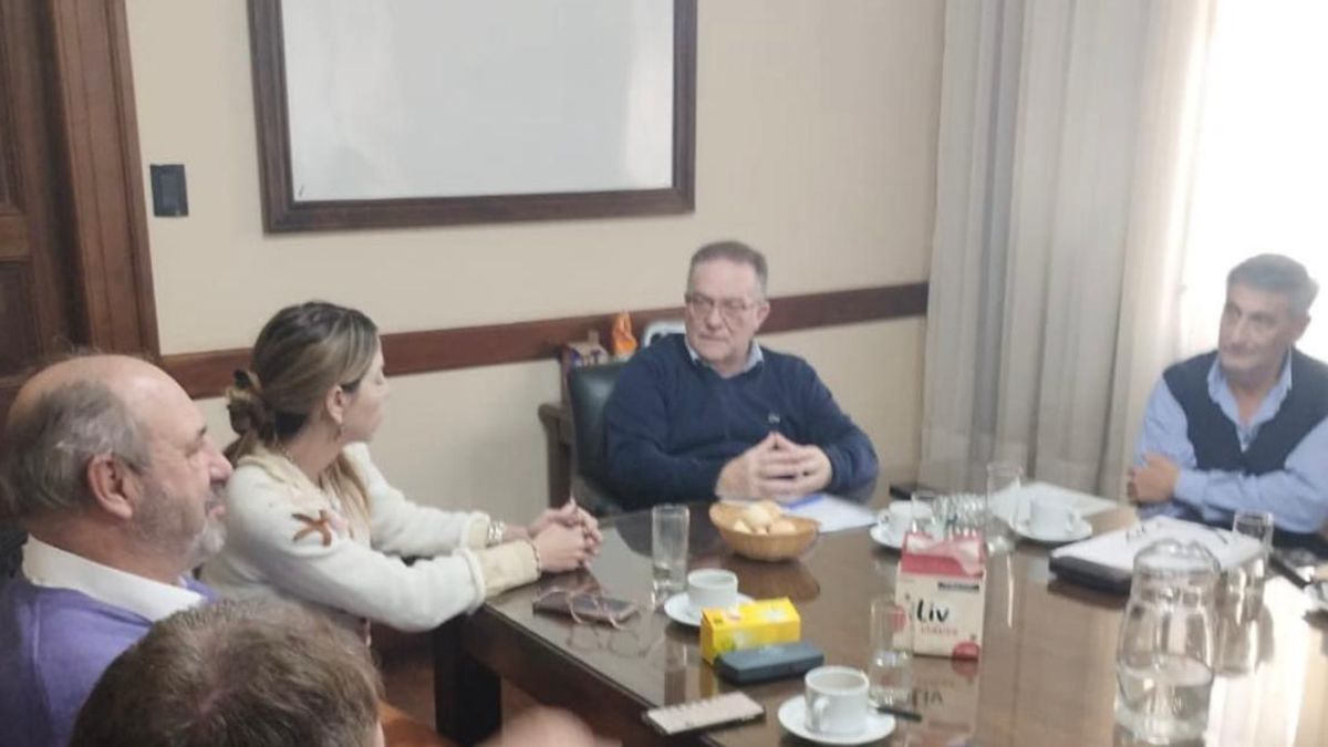 La reunión estuvo presidida por el presidente del Directorio del Enress, Jorge Lagna, junto a los directores, Jorge Hurani y Jorge Bachur. La reunión estuvo presidida por el presidente del Directorio del Enress, Jorge Lagna, junto a los directores, Jorge Hurani y Jorge Bachur.