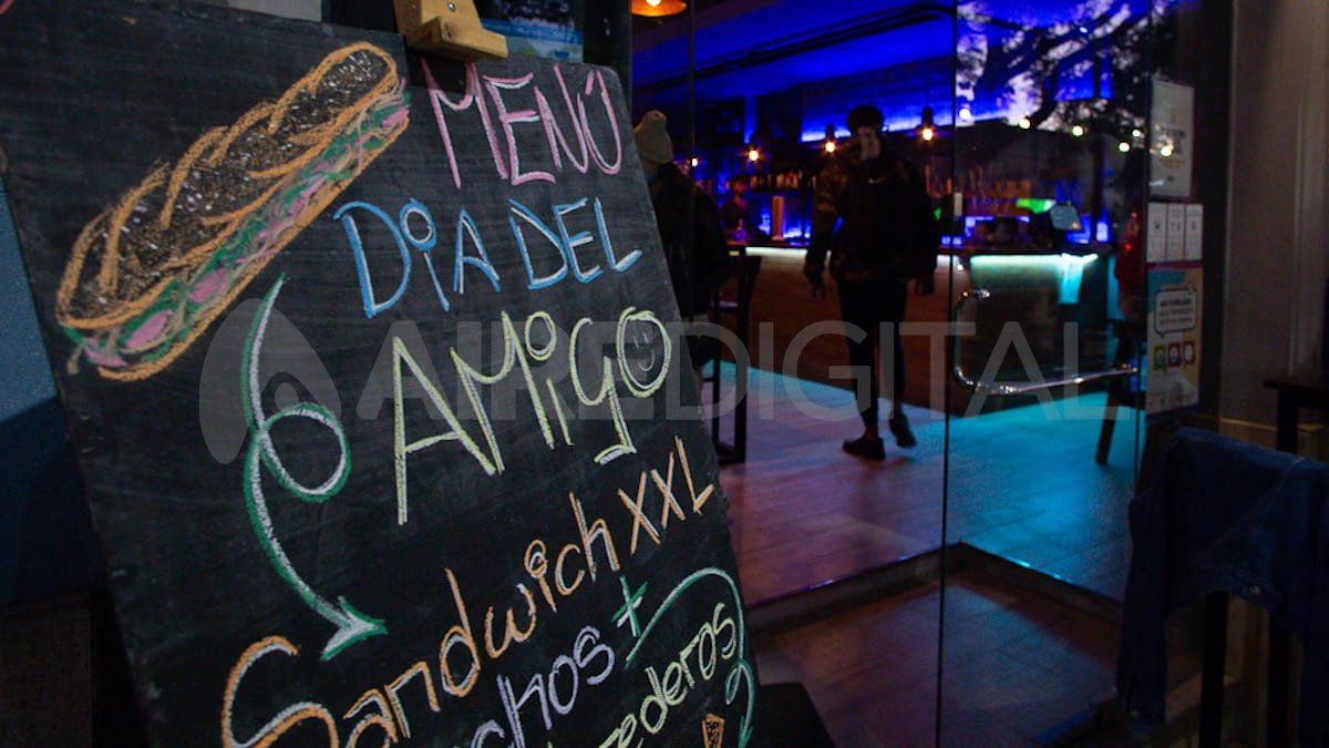 Los bares y restaurantes de la ciudad de Santa Fe se preparan para recibir a los clientes que optan por celebrar el Día del Amigo fuera de su casa.&nbsp;