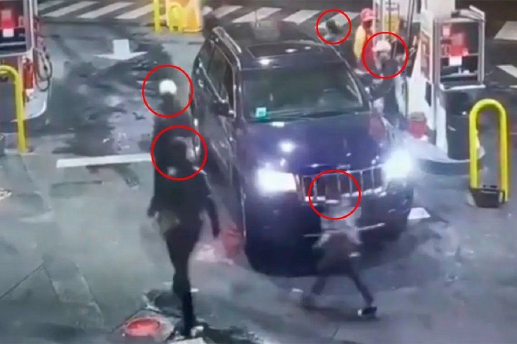 Nueve delincuentes se llevaron una Jeep Grand Cherokee en San Telmo. Su conductor se había detenido para cargar combustible. &nbsp;