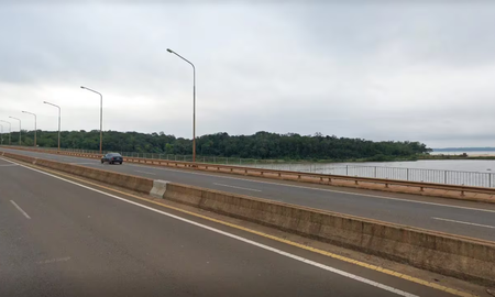 Un hombre murió aplastado por un colectivo en plena ruta en Misiones. Un hombre murió aplastado por un colectivo en plena ruta en Misiones.