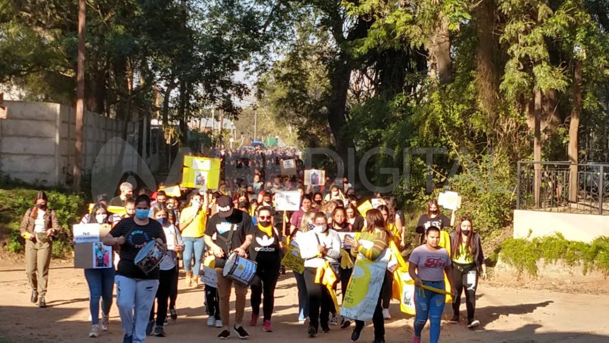 The march this Friday in Rincón was massive, people circulated from the square, passed by the coach's house and came to the road. 