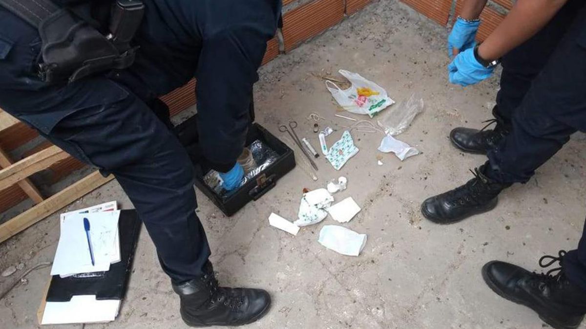 La Policía descubrió instrumentos quirúrgicos