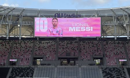 Lionel Messi, rendido ante el nuevo estadio del Inter Miami. Lionel Messi, rendido ante el nuevo estadio del Inter Miami.