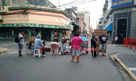 puesteros cortan el microcentro luego de la propuesta municipal puesteros cortan el microcentro luego de la propuesta municipal