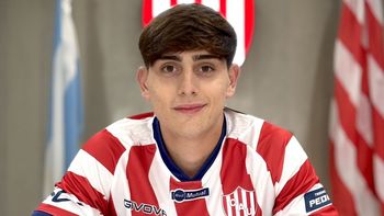 El juvenil Dylan Greco firmó su primer contrato profesional en Unión