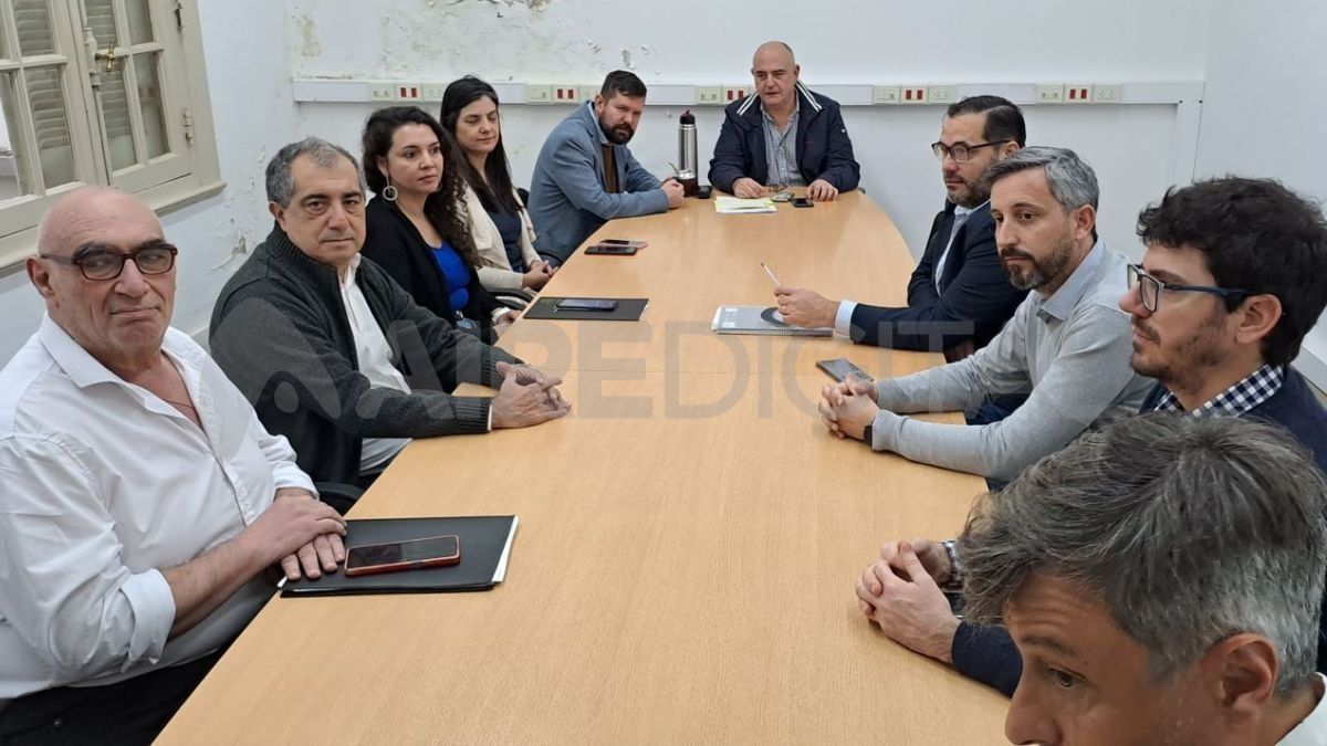 Representantes de la Municipalidad y de Asoem se reunieron para intentar destrabar el conflicto.