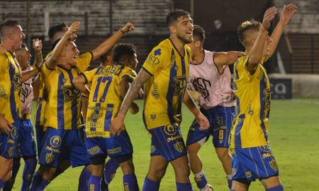 Atlanta derrotó a Ferro 2-1 y avanzó de fase en el reducido por obtener el segundo ascenso de la Primera Nacional a la Liga Profesional de Fútbol. Atlanta derrotó a Ferro 2-1 y avanzó de fase en el reducido por obtener el segundo ascenso de la Primera Nacional a la Liga Profesional de Fútbol.
