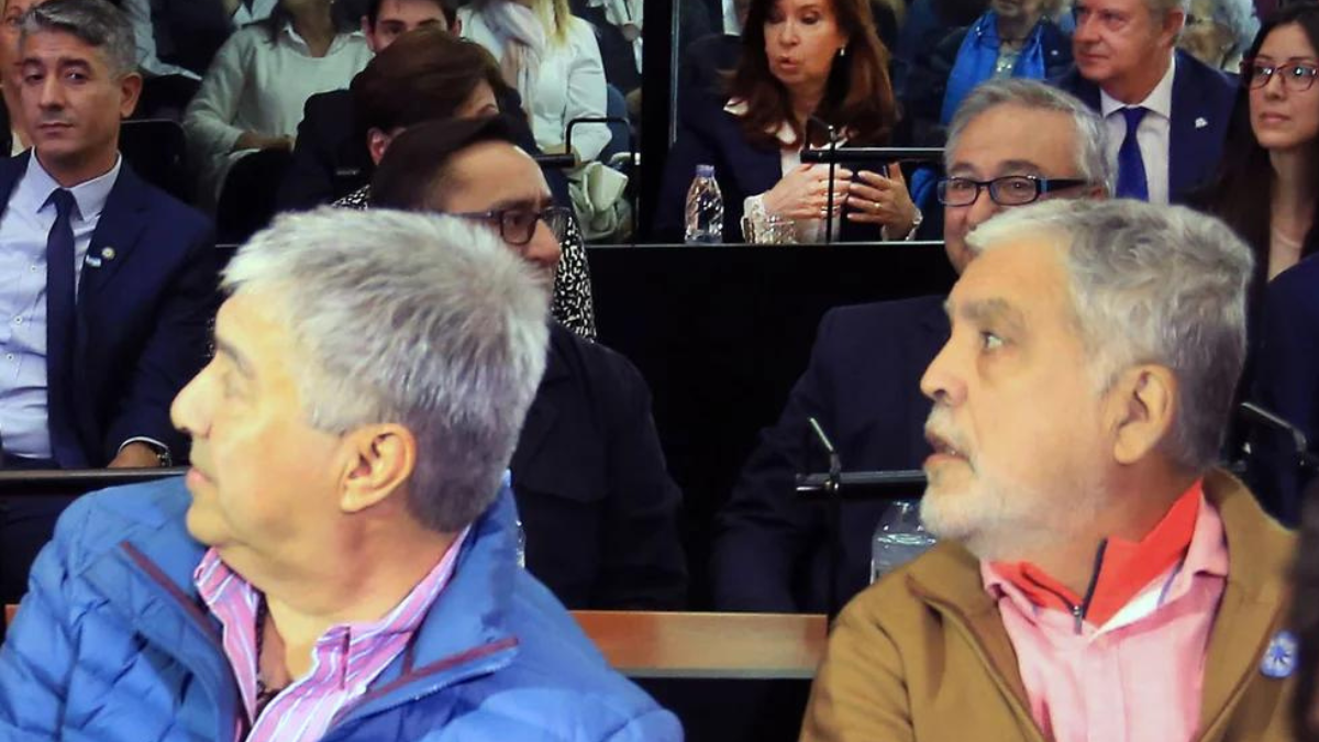 En primer plano, Lázaro Baez y Julio De Vido.