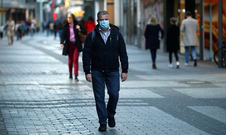 Alemania, considerada un buen ejemplo de gestión de la pandemia, superó el millón de contagios (1.055.372) tras haber reportado 13.641 en las últimas 24 horas, mientras acumula 16.205 fallecidos (158 hoy) y 722.585 recuperados. Alemania, considerada un buen ejemplo de gestión de la pandemia, superó el millón de contagios (1.055.372) tras haber reportado 13.641 en las últimas 24 horas, mientras acumula 16.205 fallecidos (158 hoy) y 722.585 recuperados.