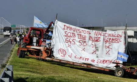 La medida de fuerza consiste en el cese de comercialización de granos con destino a industria y exportación. La medida de fuerza consiste en el cese de comercialización de granos con destino a industria y exportación.