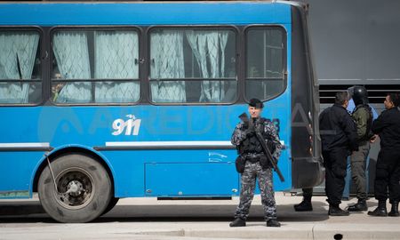 La semana que viene, se espera que 50 presos de comisarías de Santa Fe y otras ciudades del centro-norte provincial sean trasladados a la nueva Alcaidía. La semana que viene, se espera que 50 presos de comisarías de Santa Fe y otras ciudades del centro-norte provincial sean trasladados a la nueva Alcaidía.