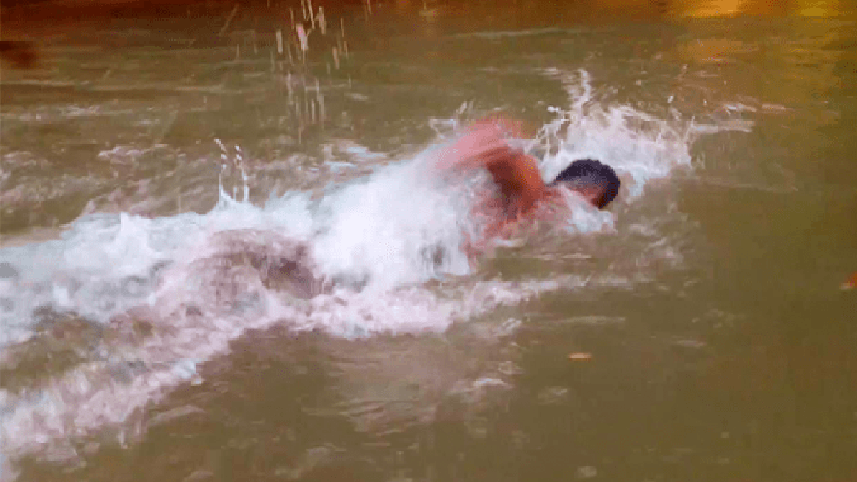 Un hombre del Chaco cruz&oacute; a Formosa nadando para poder cobrar el IFE.