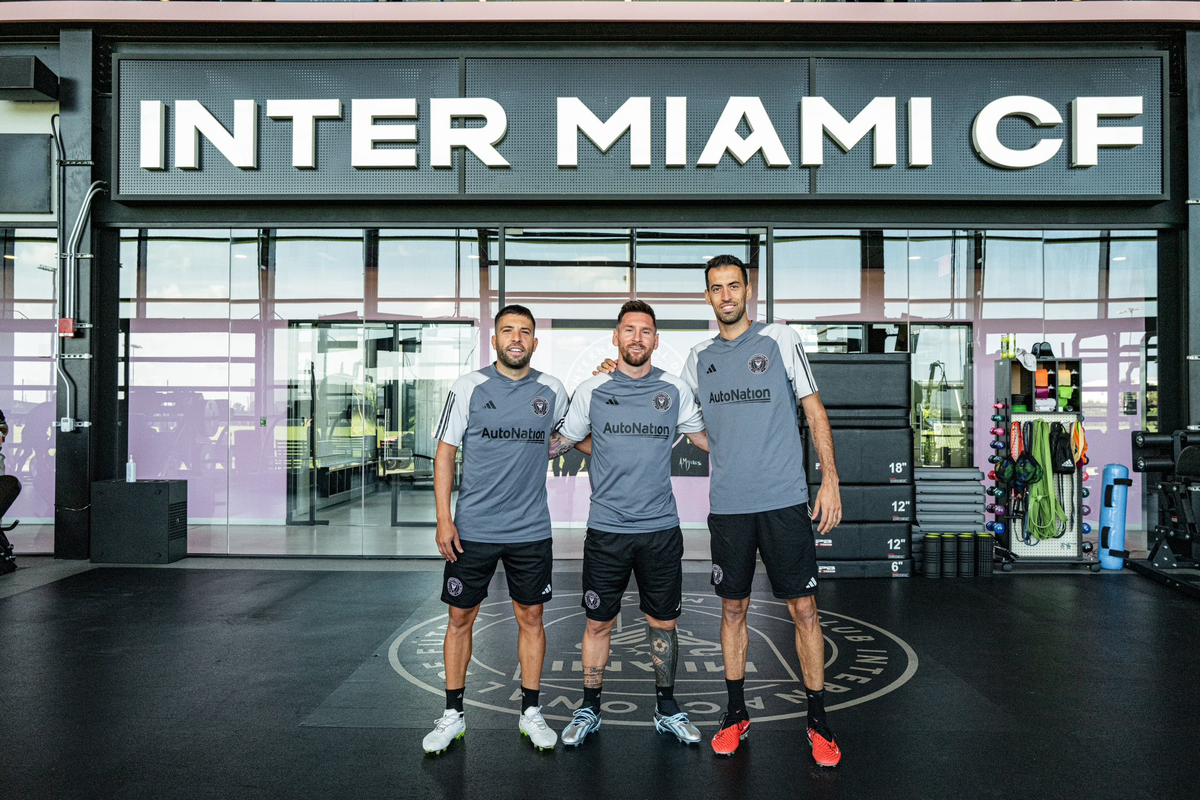 Lionel Messi junto a sus compañeros de Inter Miami. Lionel Messi junto a sus compañeros de Inter Miami.