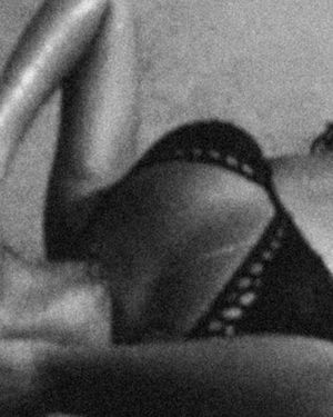 Beyoncé lanzó por sorpresa Morning Dew (Donk), una canción que había permanecido inédita durante casi 20 años. Beyoncé lanzó por sorpresa Morning Dew (Donk), una canción que había permanecido inédita durante casi 20 años.