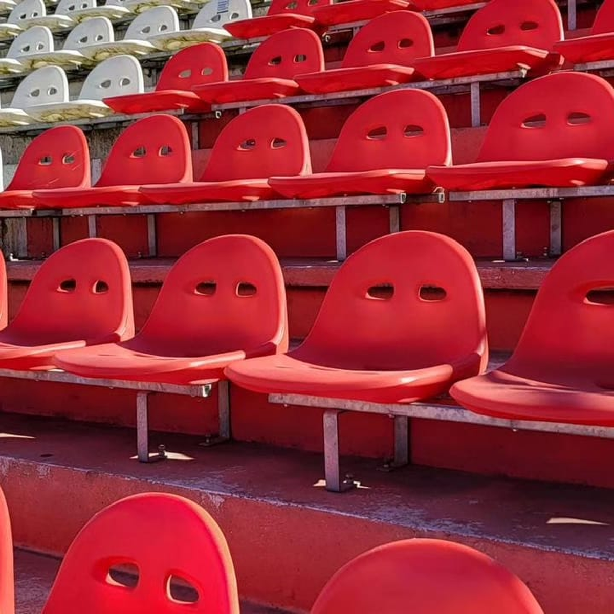 Un equipo campeón del fútbol argentino le donó sus butacas a un club de Rosario: "De un histórico estadio". Un equipo campeón del fútbol argentino le donó sus butacas a un club de Rosario: "De un histórico estadio".