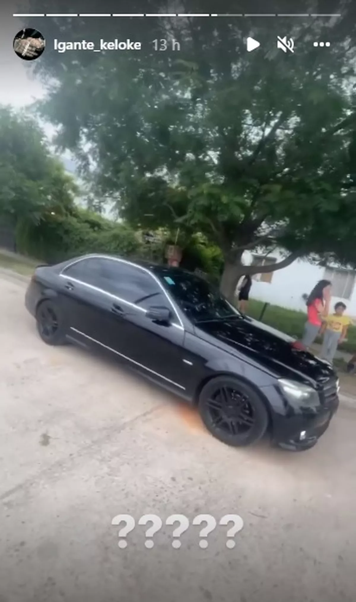 L-Gante sorprendi&oacute; a sus vecinos con el auto de alta gama que se compr&oacute;.