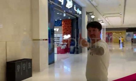 El equipo de AIRE en Qatar se encontró con Rodrigo Messi en uno de los shoppings más lujosos del mundo. El equipo de AIRE en Qatar se encontró con Rodrigo Messi en uno de los shoppings más lujosos del mundo.