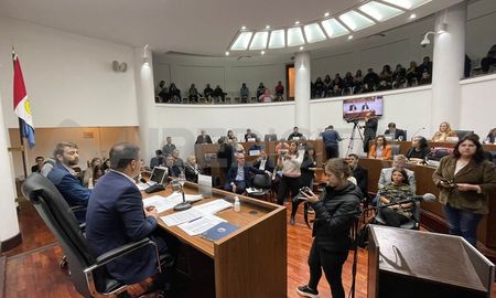 Comenzó la audiencia pública por nocturnidad en el Concejo de Santa Fe. Comenzó la audiencia pública por nocturnidad en el Concejo de Santa Fe.