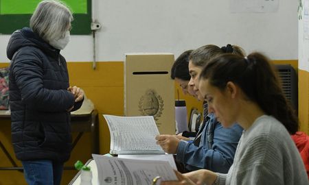 La Cámara Nacional Electoral (CNE) advirtió sobre un correo electrónico falso que comunica la designación de autoridad de mesa. La Cámara Nacional Electoral (CNE) advirtió sobre un correo electrónico falso que comunica la designación de autoridad de mesa.