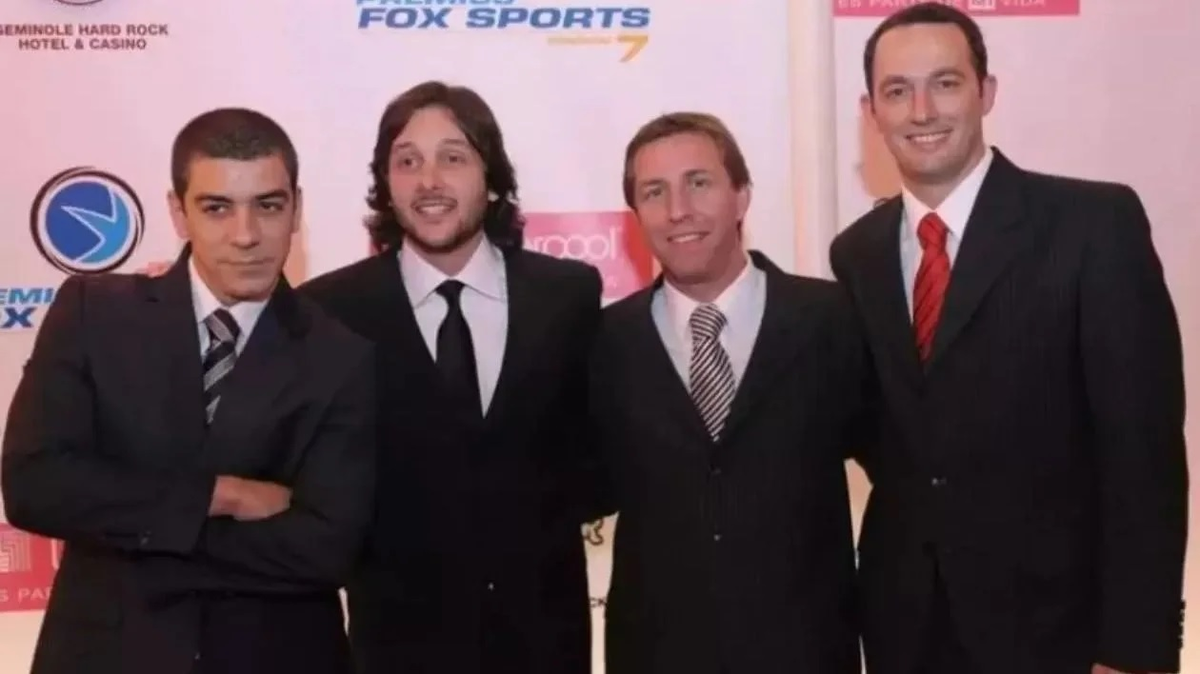 El anuncio de Paoloski, Fer Carlos, Queijeiro y Pinsón que revolucionó las redes: "Vuelve Fútbol Para Todos". El anuncio de Paoloski, Fer Carlos, Queijeiro y Pinsón que revolucionó las redes: "Vuelve Fútbol Para Todos".