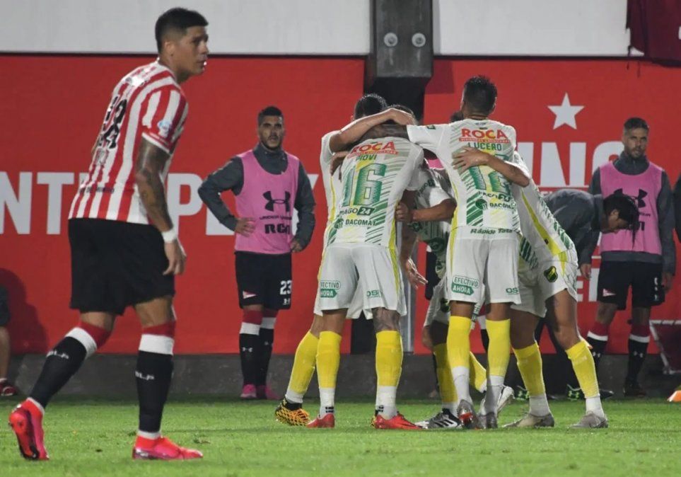 Defensa y Justicia le ganó a Estudiantes en La Plata