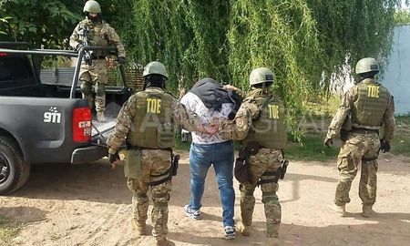 Apresado. El momento en que el sospechoso quedó detenido por la TOE. Apresado. El momento en que el sospechoso quedó detenido por la TOE.