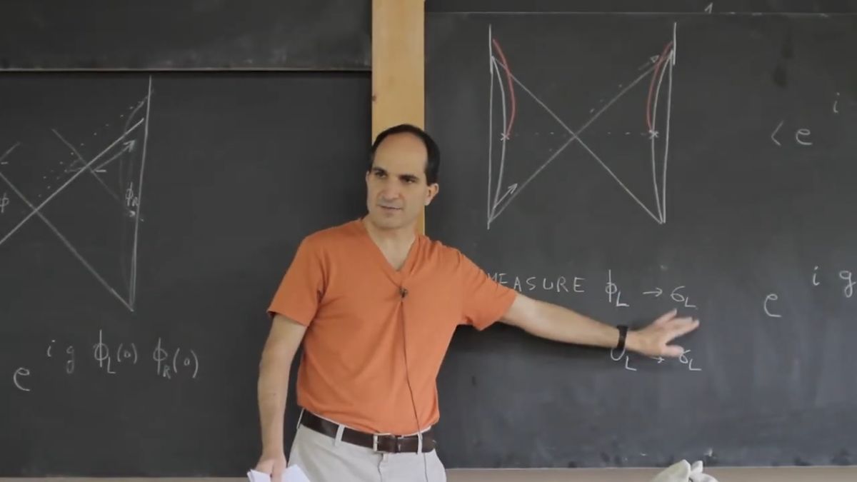 Maldacena es argentino y se formó en el Instituto Balseiro. Maldacena es argentino y se formó en el Instituto Balseiro.