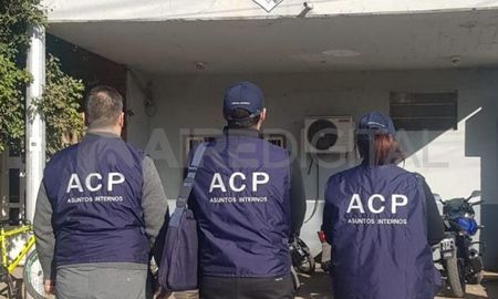 Dos policías detenidos en tres allanamientos, sospechados de cometer un robo en Fray Luis Beltrán Dos policías detenidos en tres allanamientos, sospechados de cometer un robo en Fray Luis Beltrán