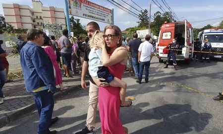 Una maestra ocultó a los bebés para evitar que los mate. Una maestra ocultó a los bebés para evitar que los mate.