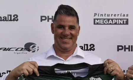 Dolor en el ascenso: falleció Pablo Olmos, vicepresidente de Nueva Chicago, mientras jugaba al fútbol Dolor en el ascenso: falleció Pablo Olmos, vicepresidente de Nueva Chicago, mientras jugaba al fútbol