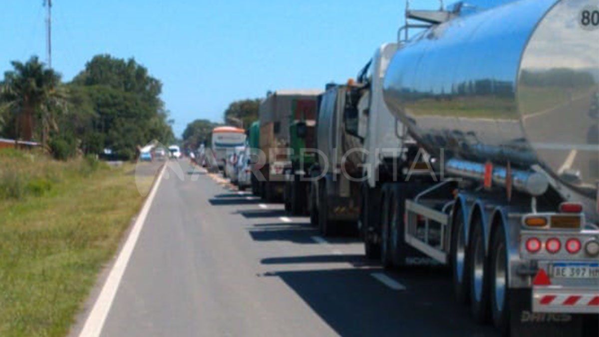 El corte de tránsito es total sobre la ruta N°11 a la altura de Arocena.