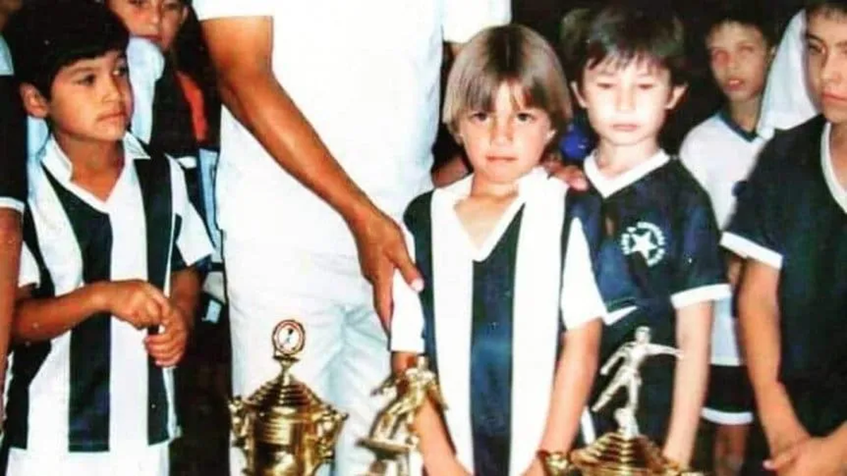 Kevin Zenón junto a Carlos Gómez, su primer DT. Kevin Zenón junto a Carlos Gómez, su primer DT.