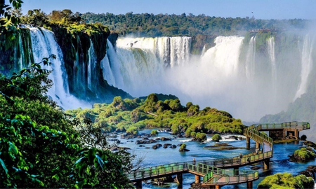 Las Cataratas del Iguazú compiten por los Oscar del turismo Las Cataratas del Iguazú compiten por los Oscar del turismo