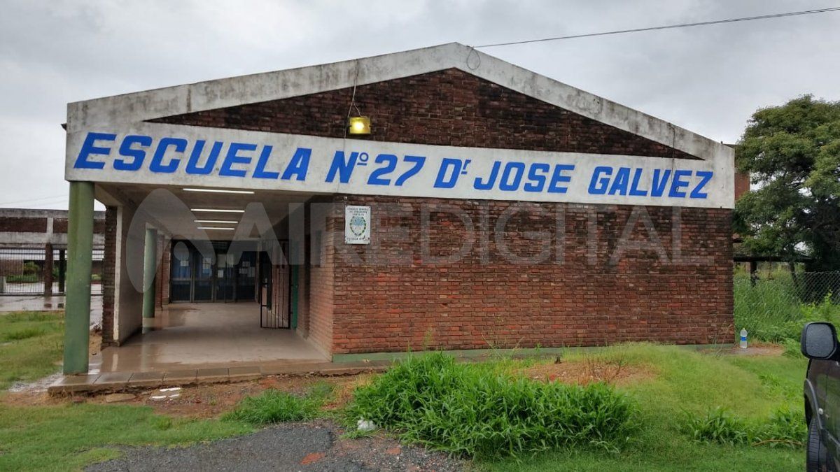 Los ladrones vandalizaron las rejas y puertas de la escuela 27 de Cabaña Leiva.&nbsp;