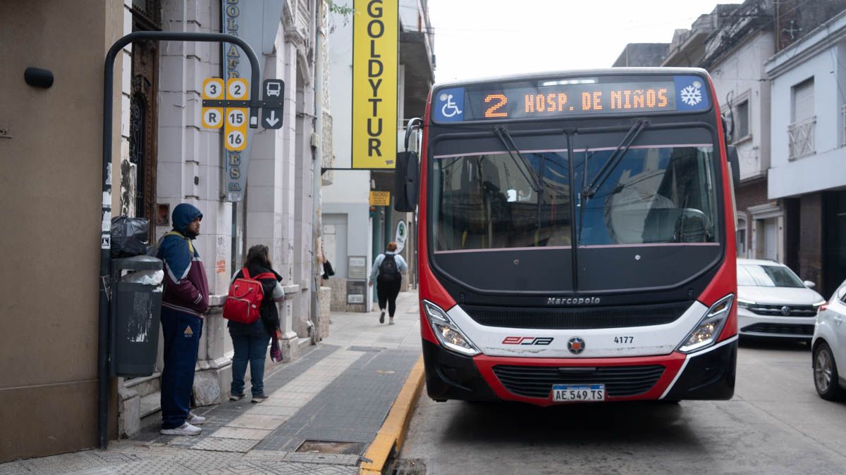 Este jueves vence el plazo que tienen los empresarios de colectivos de Santa Fe para hacer frente al pago de los salarios del mes de abril.