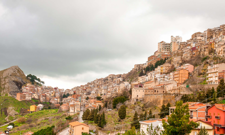 Un pueblo italiano vende casas por 1 euro y te ayudan a restaurarlas Un pueblo italiano vende casas por 1 euro y te ayudan a restaurarlas