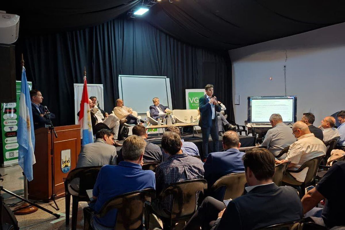 En el marco del cierre anual de la Mesa del sector, en Villa Gobernador G&aacute;lvez, Santa Fe present&oacute; un programa de desarrollo de proveedores junto a Pan American Energy y anunci&oacute; la creaci&oacute;n de la Mesa de la Arena para potenciar la llegada a Vaca Muerta.