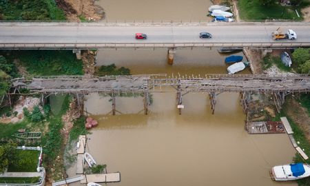El Puente Palito se encuentra en el Riacho Santa Fe y es un emblema del barrio Alto Verde. El Puente Palito se encuentra en el Riacho Santa Fe y es un emblema del barrio Alto Verde.