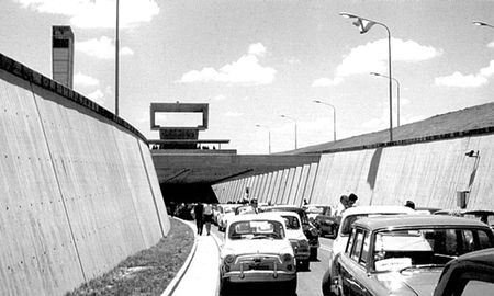 caravana de autos de epoca en el tunel subfluvial caravana de autos de epoca en el tunel subfluvial