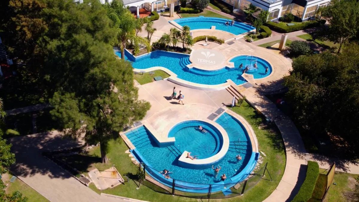 El tobogán kamikaze de 11 metros de altura posiciona al parque de San José como uno de los centros recreativos más completos del corredor "Tierra de Palmares". El tobogán kamikaze de 11 metros de altura posiciona al parque de San José como uno de los centros recreativos más completos del corredor "Tierra de Palmares".