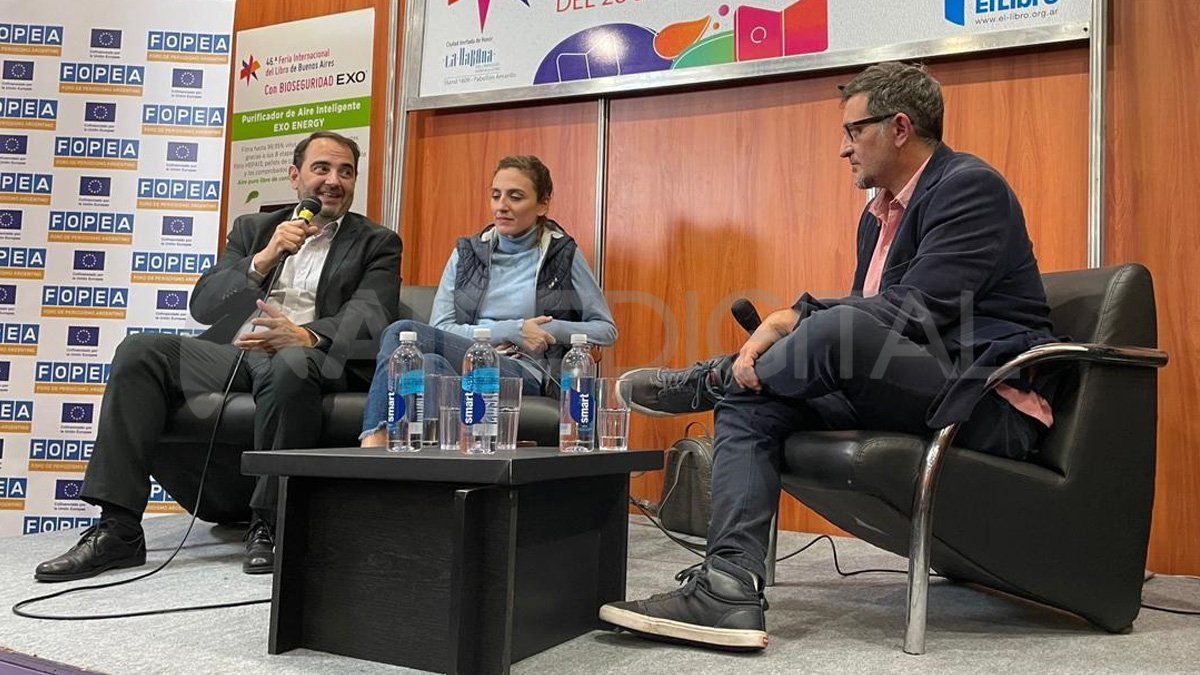 Germán de los Santos cuenta en la Feria del Libro su experiencia cubriendo la guerra en Ucrania para Aire de Santa Fe.&nbsp;