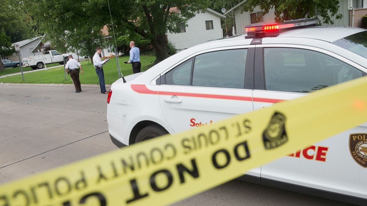 Una niña de 11 años encontró a sus padres muertos en su habitación de su casa en el estado de Misuri