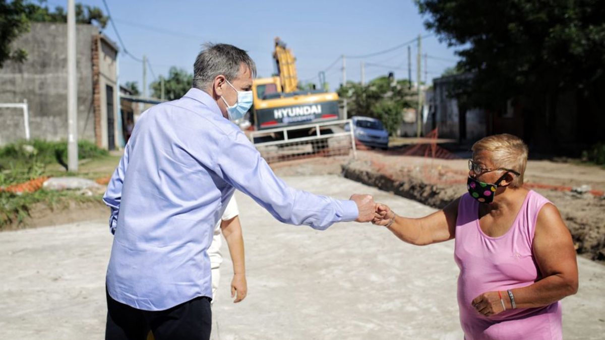 Bienvenida Mareco, otra habitante de la zona, aseguró que “hace 17 años que vivo en el barrio y ahora está quedando cada vez más lindo. Vamos a tener el asfalto y el agua potable, algo muy importante; también dejamos de sufrir el barro, cada vez que llueve. Se trata de una obra muy esperada pero ya se concreta y se ve”, concluyó.