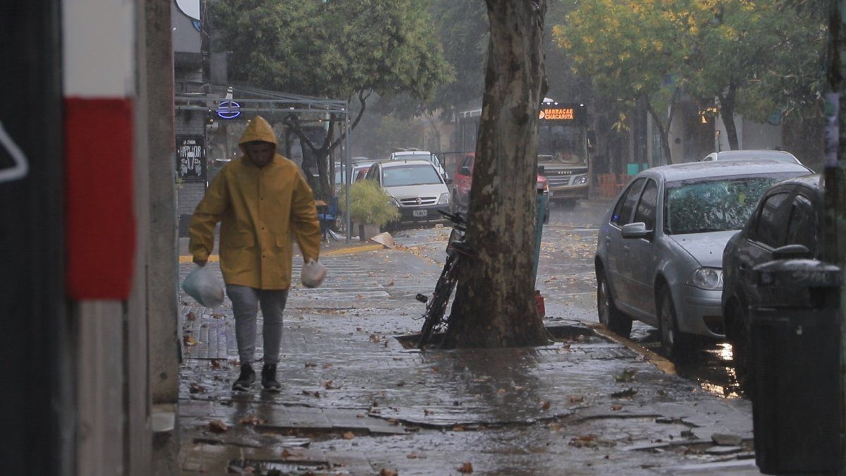 Aviso de lluvias con intensas r&aacute;fagas para sur del conurbano y La Plata en las pr&oacute;ximas horas