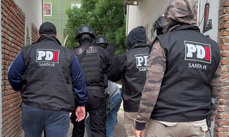 El trabajo de la Policía de Investigaciones permitió registrar 142 detenciones: 81 en la ciudad de Santa Fe y 61 en la zona metropolitana. El trabajo de la Policía de Investigaciones permitió registrar 142 detenciones: 81 en la ciudad de Santa Fe y 61 en la zona metropolitana.