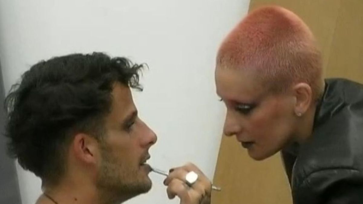 Furia y Joel tuvieron un acercamiento dentro de la casa de Gran Hermano. Furia y Joel tuvieron un acercamiento dentro de la casa de Gran Hermano.